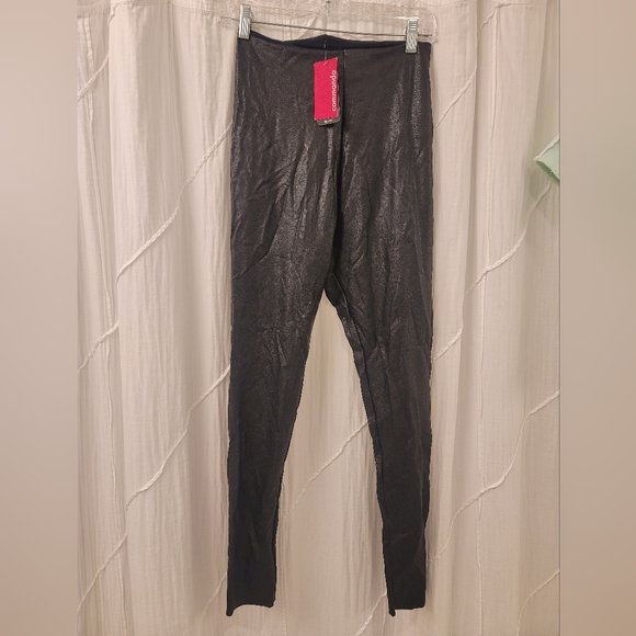 Women's Black High-Waisted Leggings - Picture 4 of 7